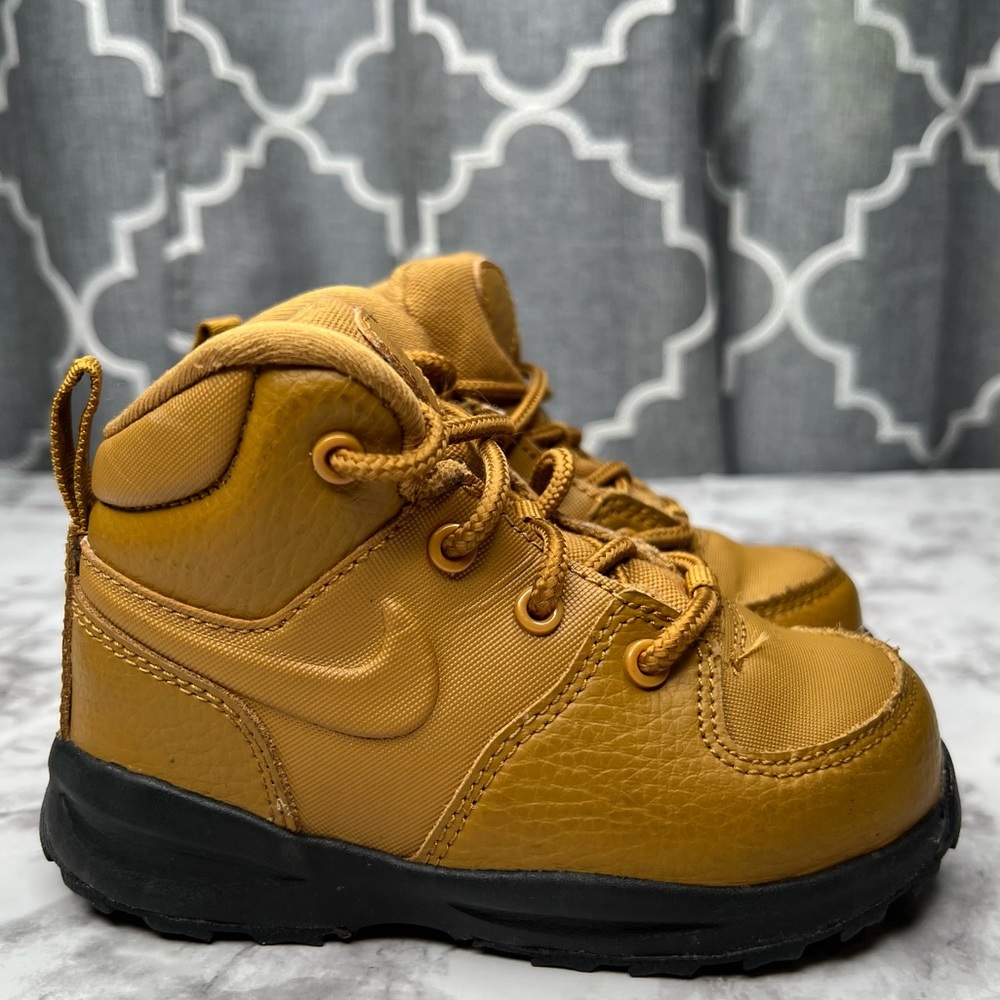 NIKE Manoa Wheat Black Little Kid Boots